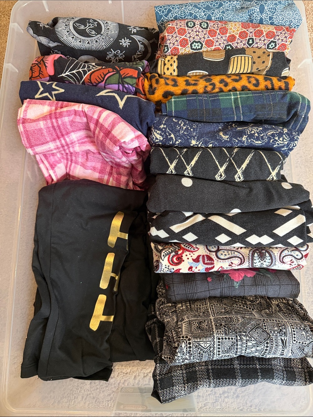 18 Pairs of LuLaRoe OS Patterned Leggings